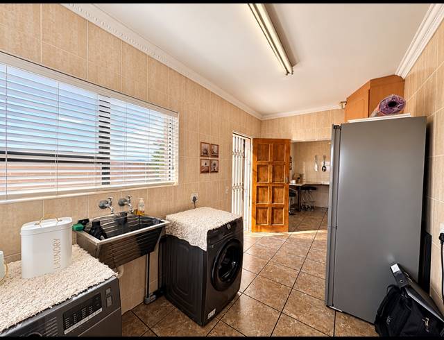 4 BEDROOM FREESTANDING FOR SALE IN SUNAIR PARK
